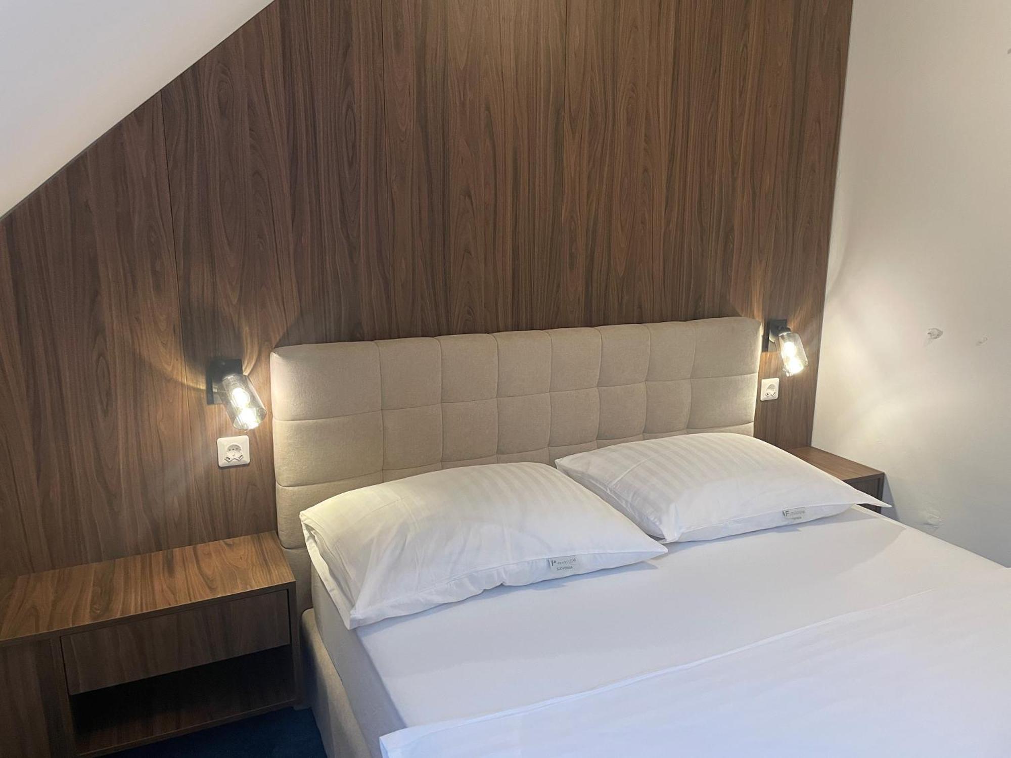 Reich Motel Веленье Экстерьер фото