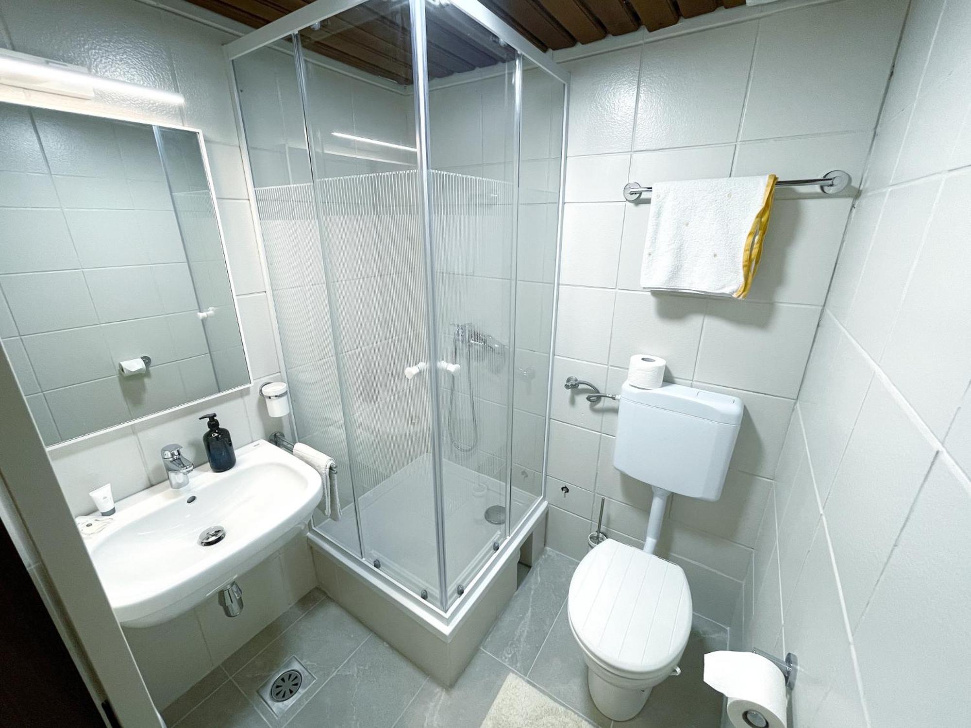 Reich Motel Веленье Экстерьер фото