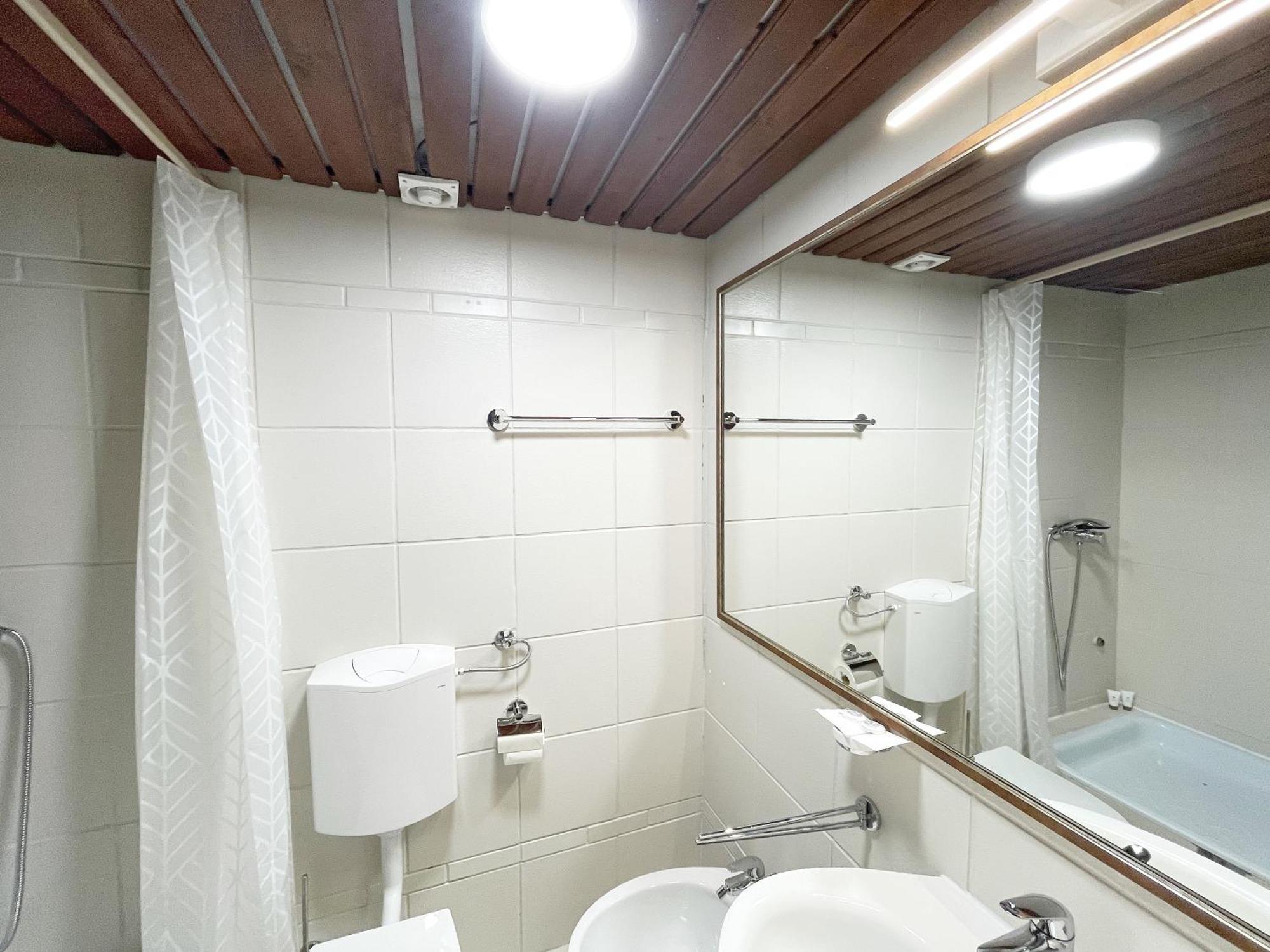 Reich Motel Веленье Экстерьер фото