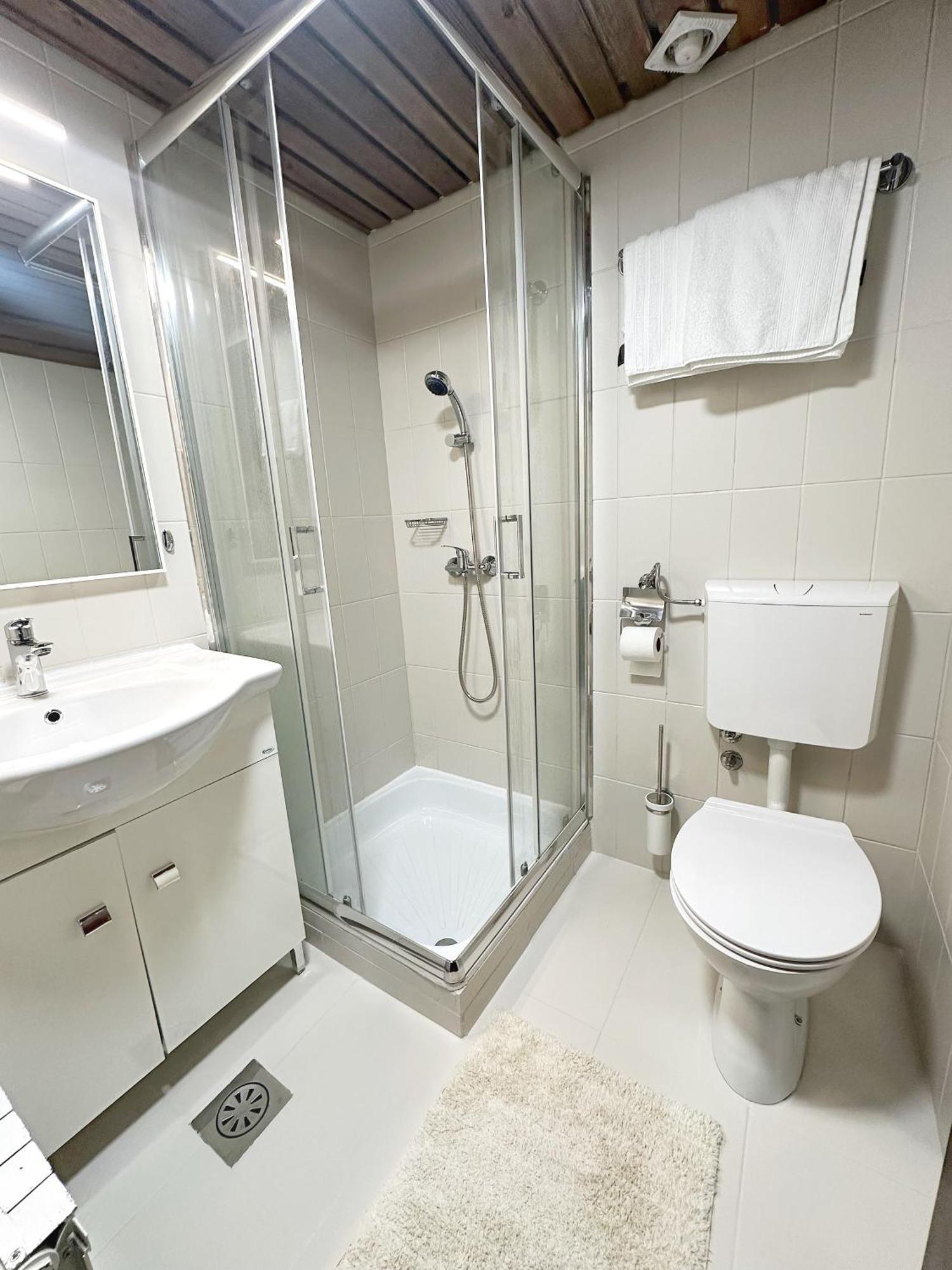 Reich Motel Веленье Экстерьер фото